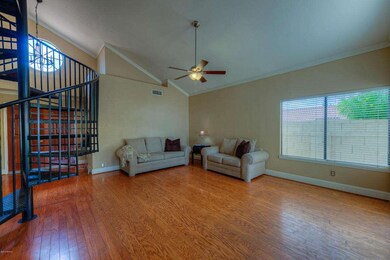 004_Living Room