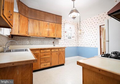 6212 Tramore Rd, Baltimore, MD 21214 - photo 5