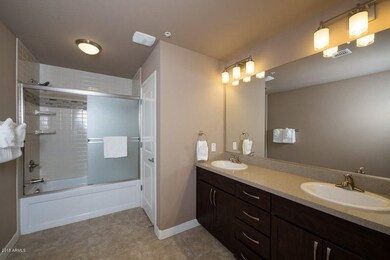 venitia-master-bath