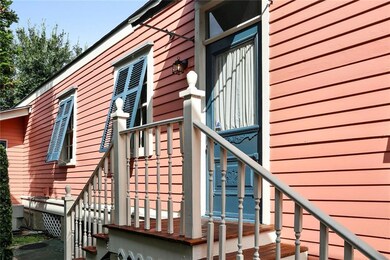 Side entrance with Bahama shutters