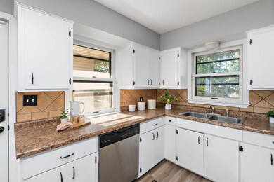 5037 Thomas Ave N, Minneapolis, MN 55430 - photo 5