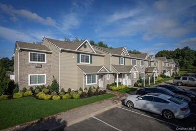 2 Victorian Ct unit 47, Holtsville, NY 11742 - photo 2