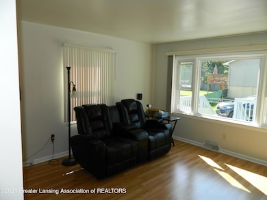 201 Warrington St, Lansing, MI 48911 - photo 3