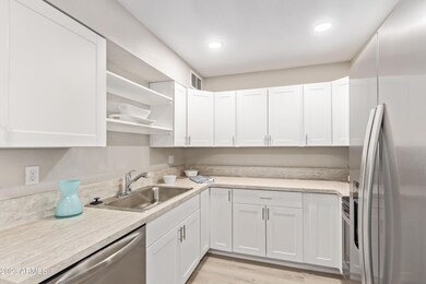 11152 W Emerald Dr, Sun City, AZ 85351 - photo 6