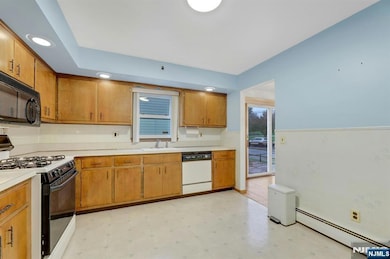 426 Broad St, Carlstadt, NJ 07072 - photo 5