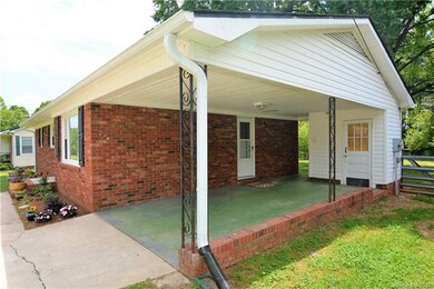 633 N Bost St, Statesville, NC 28677 - photo 3