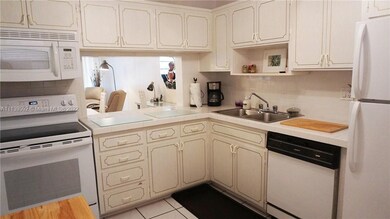 215 SE 3rd St unit 101B, Hallandale Beach, FL 33009 - photo 3