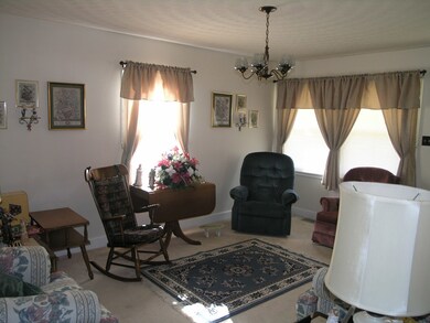 1406 Johnston St, Roanoke Rapids, NC 27870 - photo 4