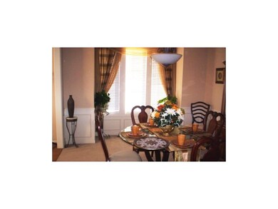 FORMAL DINING