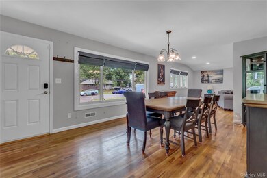 627 Sycamore Ave, Bohemia, NY 11716 - photo 4