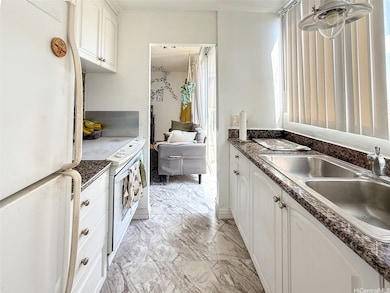 Waikiki Beach Condominiums unit 1605, Honolulu, HI 96815 - photo 6