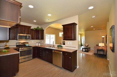 2511 NW Ivy Way, Redmond, OR 97756 - photo 2