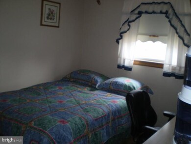 158 Maple Shade Ave, Trenton, NJ 08690 - photo 4