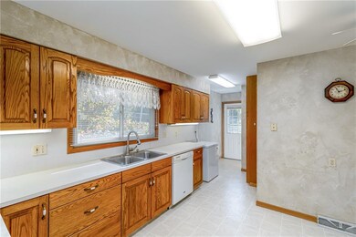 Tons of storage in the kitchen!