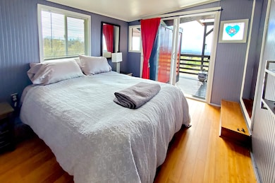 Bedroom, sliding glass door access to Lanai