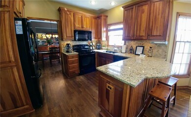 15607 Maple St, Overland Park, KS 66223 - photo 5