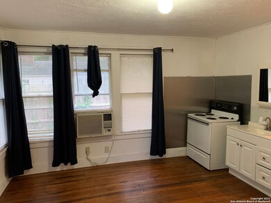 923 N Heideke St unit B, Seguin, TX 78155 - photo 6