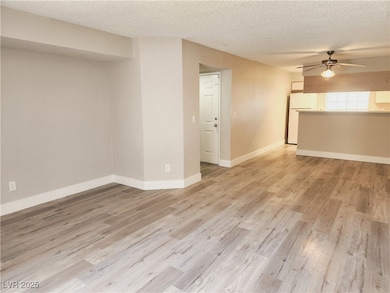 2750 S Durango Dr unit 1049, Las Vegas, NV 89117 - photo 2