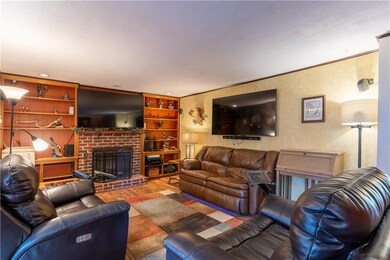 3708 Skyline Dr, Des Moines, IA 50310 - photo 7
