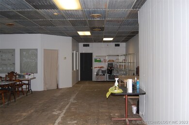 414 W Main St, Henryetta, OK 74437 - photo 4