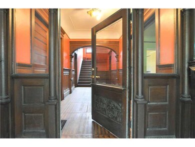 Entry/Foyer.