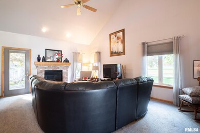 5519 N Pepperwood Ct, Peoria, IL 61615 - photo 4