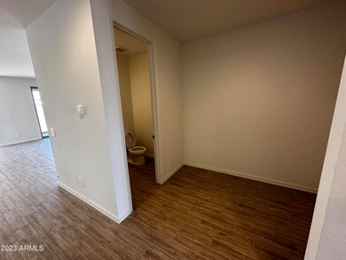 05- Powder room and valet