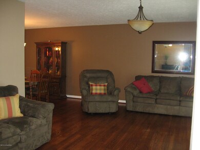 9106 Danby Ct, Louisville, KY 40291 - photo 3