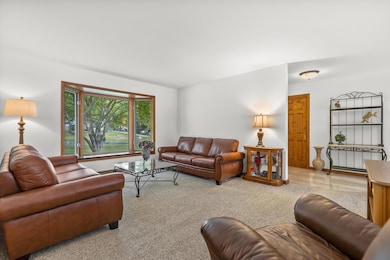 N61W16085 Hawthorne Dr, Menomonee Falls, WI 53051 - photo 7