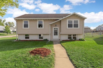 3009 Carriage Dr SW, Cedar Rapids, IA 52404 - photo 2