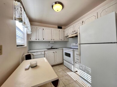 85 Windsor D, West Palm Beach, FL 33417 - photo 3