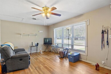 1207 Whaley Dr, Gainesville, TX 76240 - photo 4