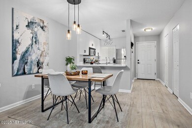 Dining Area(6)