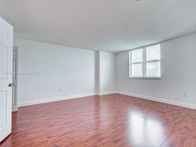 VERY SPACIOUS BEDROOM WITH X-LARGE WALK-IN CLOSET