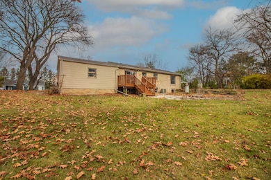 N89W13773 Bonnie Ln, Menomonee Falls, WI 53051 - photo 2