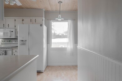 2214 Hickory Ln, Cedar Falls, IA 50613 - photo 5