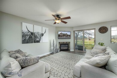 Living Room/Fireplace