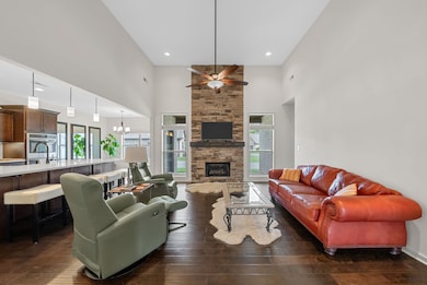 182 Dorchester Cir, Clarksville, TN 37043 - photo 4