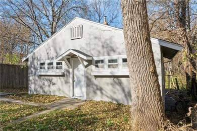 3503 Clark St, Des Moines, IA 50311 - photo 2