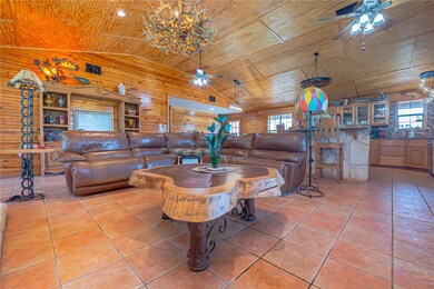 Living area - airy and open