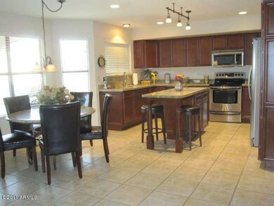 Kitchen & Breakfast