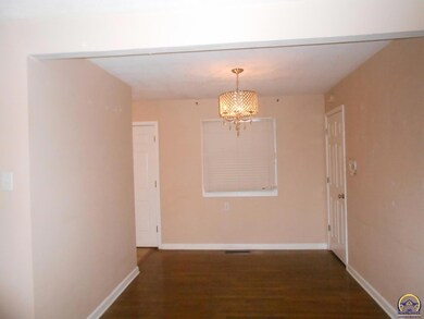 1231 SW 32nd St, Topeka, KS 66611 - photo 4