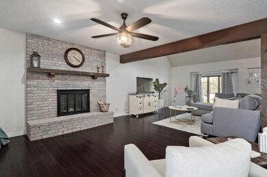 1102 E Melanie Ln-22