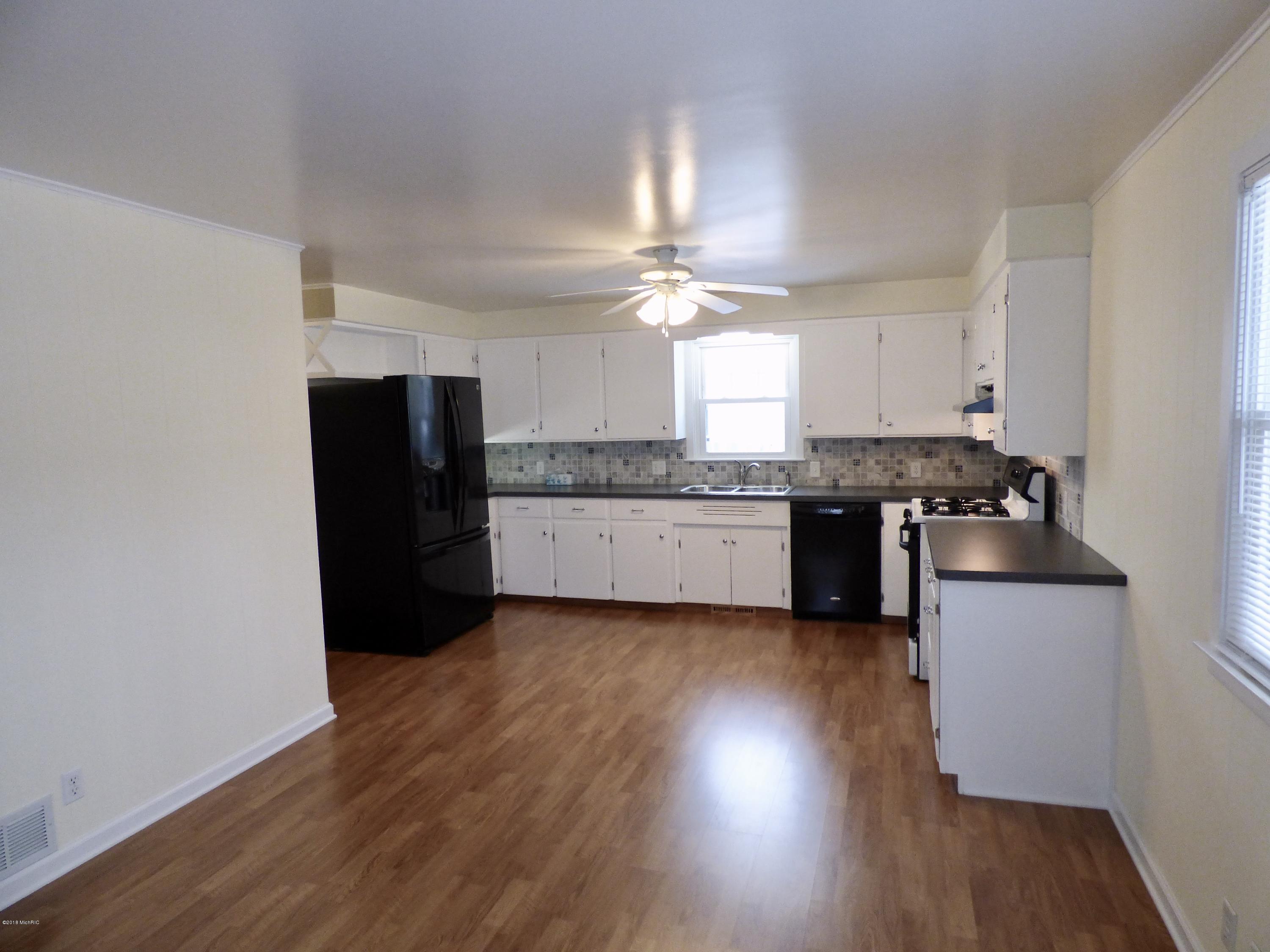 1329 Edith Ave NE, Grand Rapids, MI 49505 - photo 3