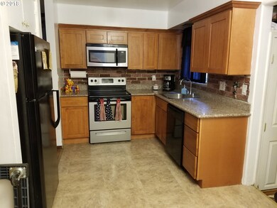 531 SE Dora St, Troutdale, OR 97060 - photo 6