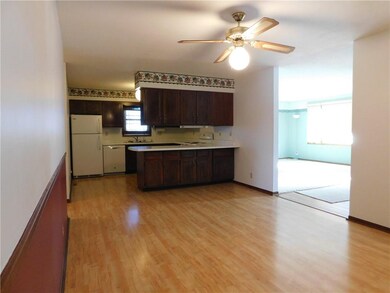 2422 N 4th Ave E, Newton, IA 50208 - photo 5