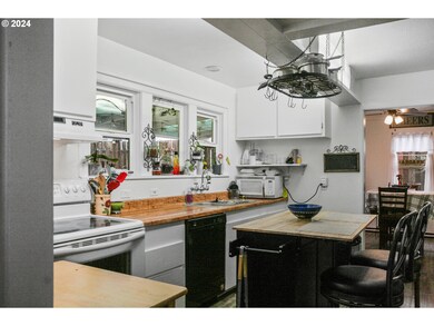 226 SW Madison St, Sheridan, OR 97378 - photo 5