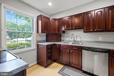 1961 Mayflower Dr, Woodbridge, VA 22192 - photo 6