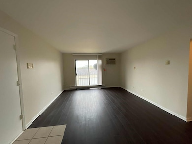 202 N Waters Edge Dr unit 201, Glendale Heights, IL 60139 - photo 2
