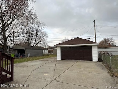 24725 Adlai Ave, Eastpointe, MI 48021 - photo 5
